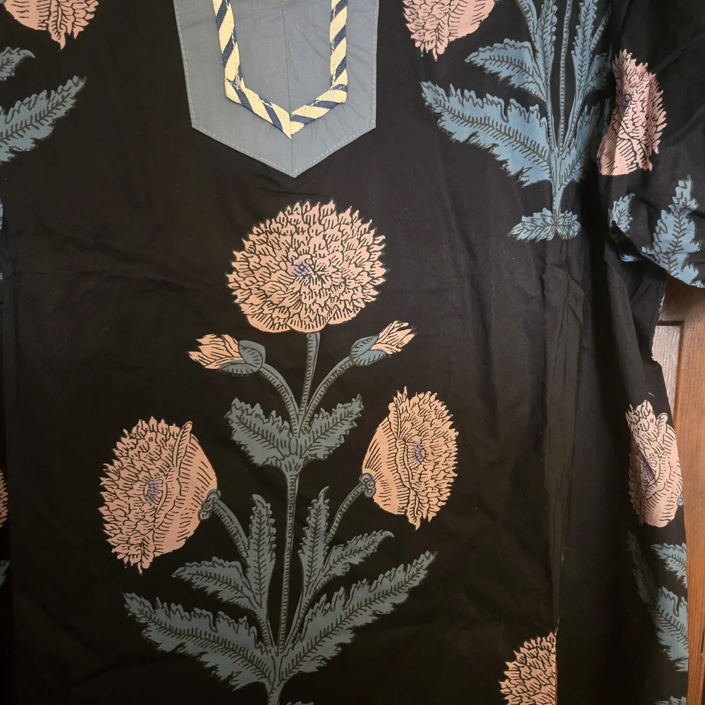 NWT Entro Delta Bloom Floral Blouse with Blue Accents - Picture 7 of 8